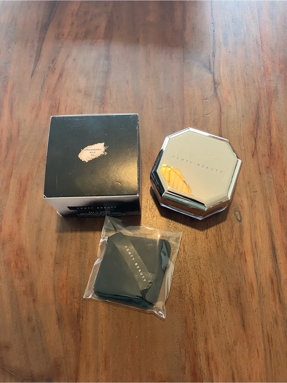 Fenty Beauty Set It Down Powder - Strawberry Milk (Light Pink Compact)